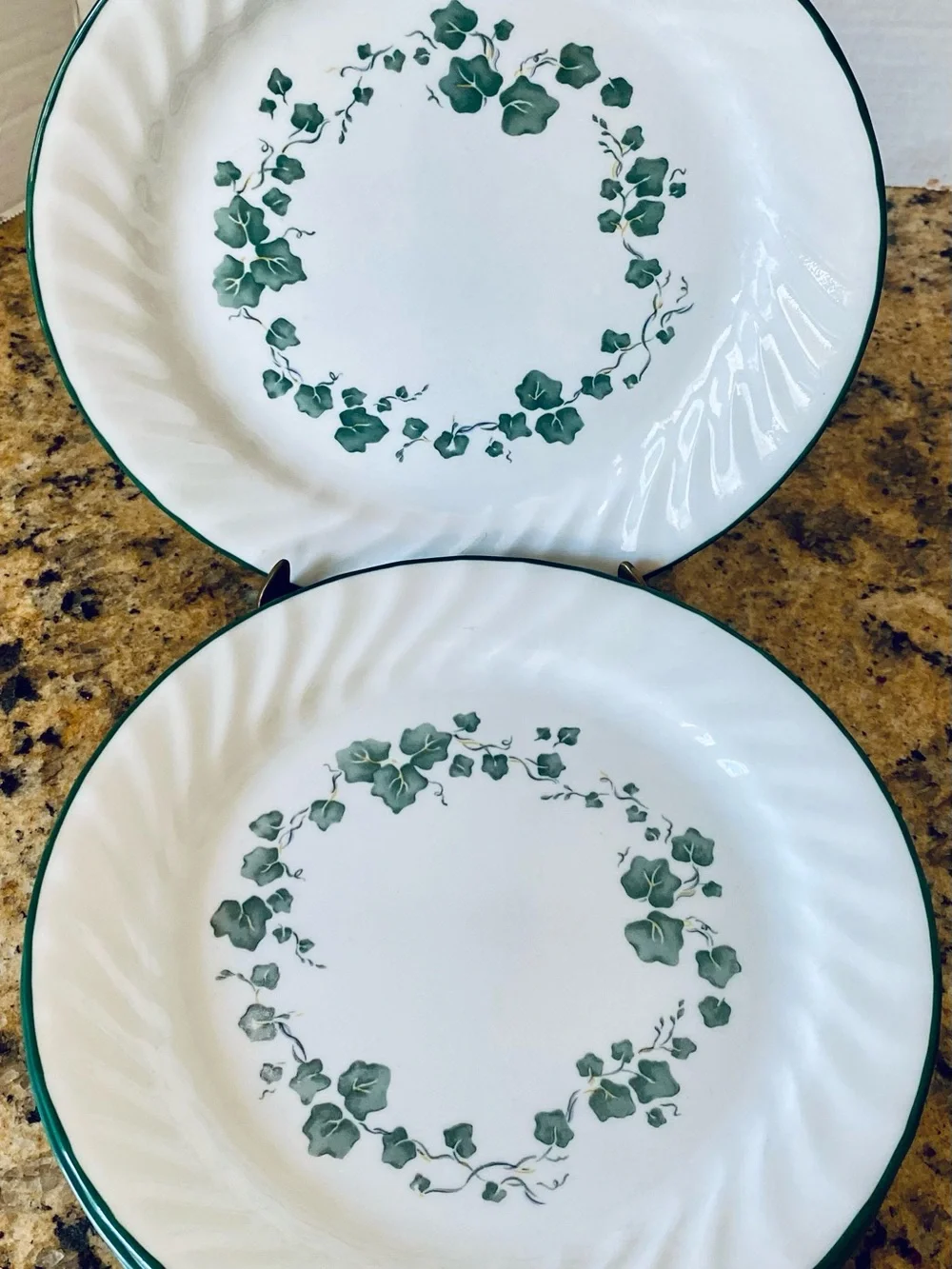 Corelle Callaway Ivy Luncheon Plates 9” wide Set of 6 - White Swirl Green Rim